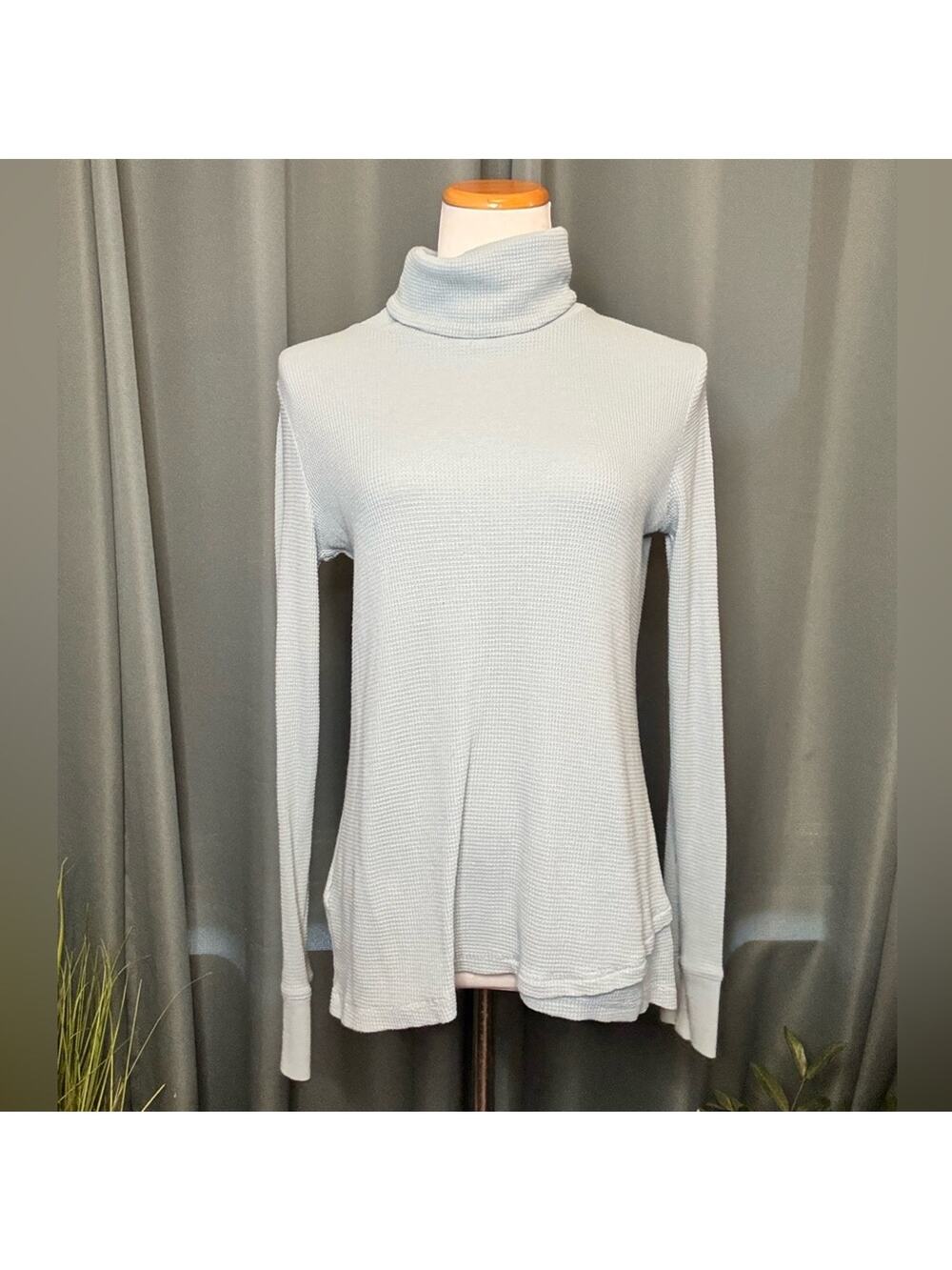 Eddie Bauer Soft Blue Knit Pullover turtleneck
